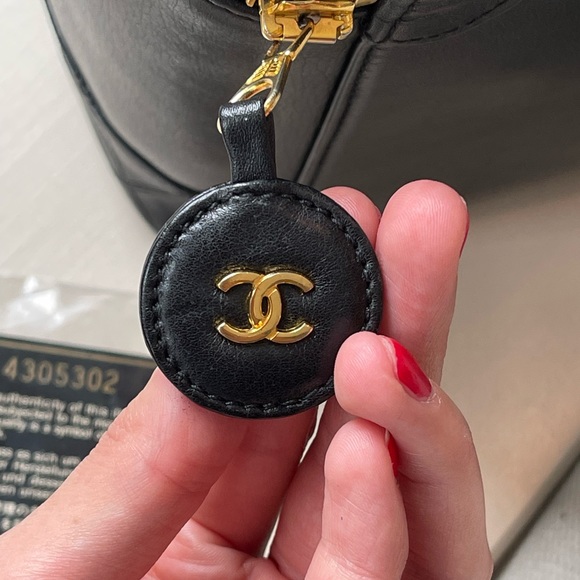 CHANEL Black Lambskin Cosmetic Vanity Case with Gold Hardware - Picture 14 of 16